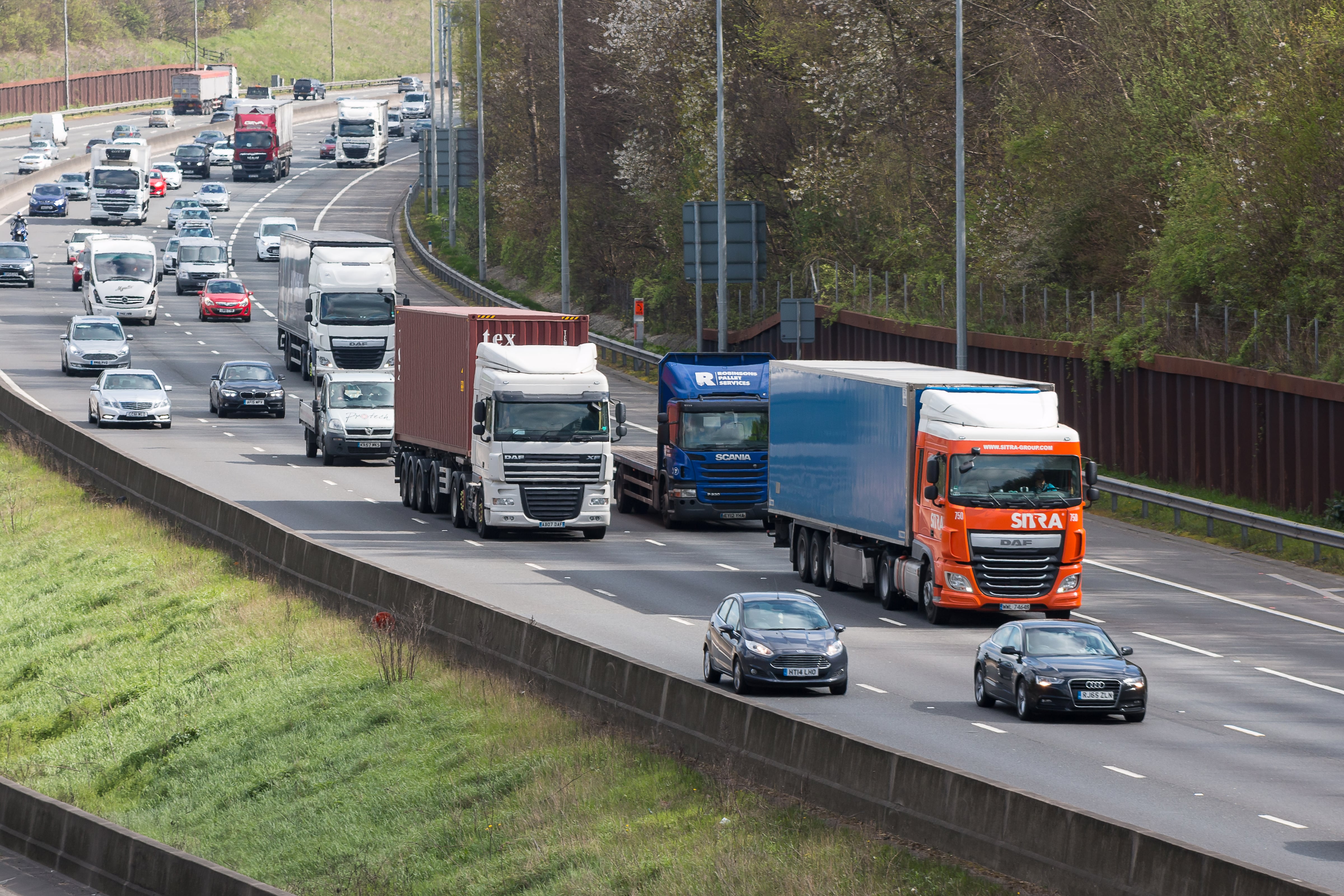 Traffic on the busiest British motorway, the M25